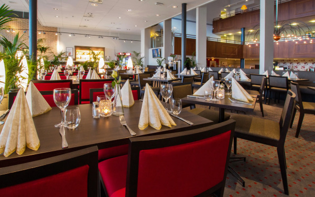 Park Inn by Radisson Oslo Airport Hotel West
