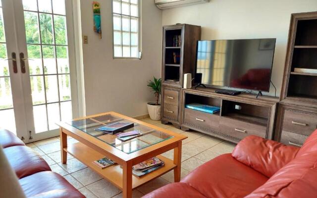 3 bdr apt with pool steps from Sandy Beach