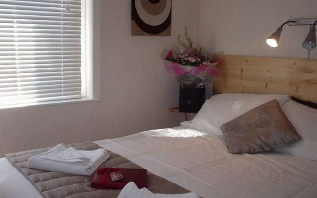 Falcon Hotel - Guest house