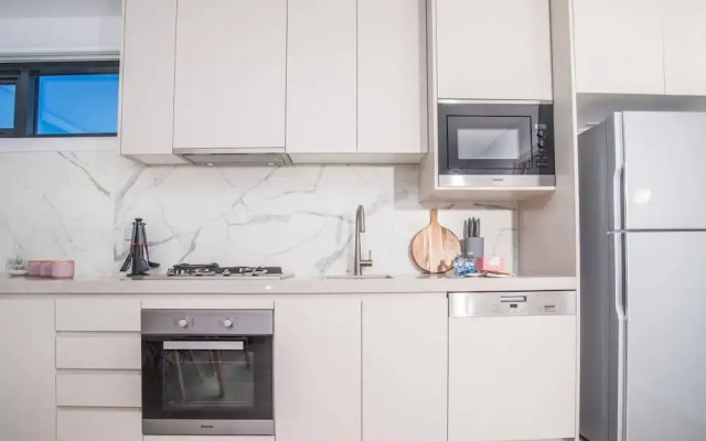 Lively 2bed1bath Mascot APT