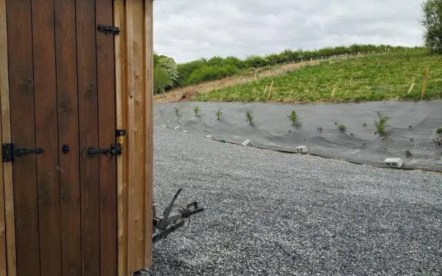Llandovery - Cabin - Sleeps 2 - Parking - Garden