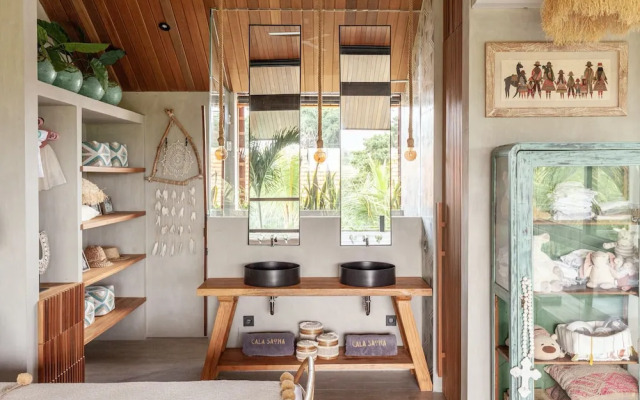Exceptional Architect's 5BR Villa, an Oasis Gem in Canggu Centre