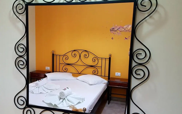 Marathon Studios &Apartments