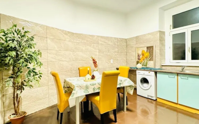 5BR Apt For 10 Walk to Kaufpark Alterlaa