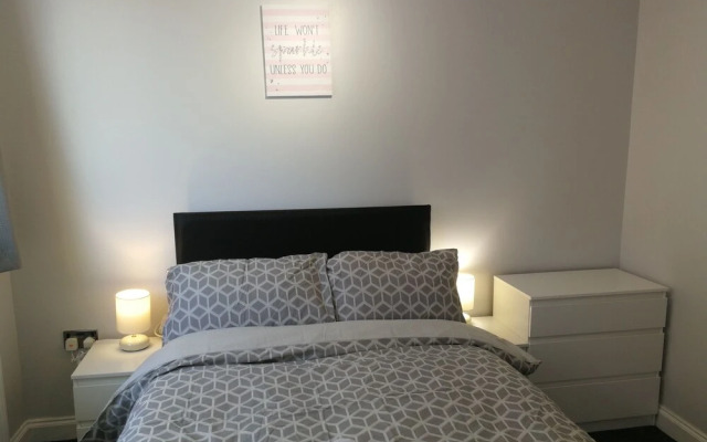 Bluewater House - Immaculate 4-bed in Greenhithe
