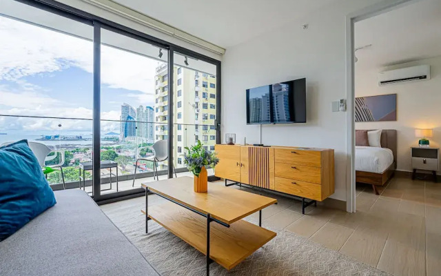 w Majestic 1BR w Stunning Balcony View