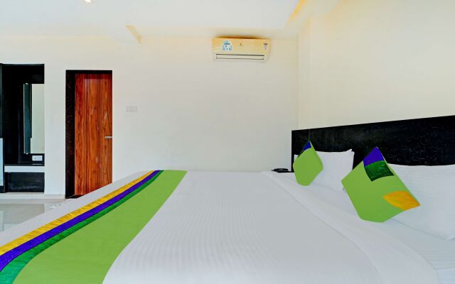 Treebo Kuber Palace With a Swimming Pool