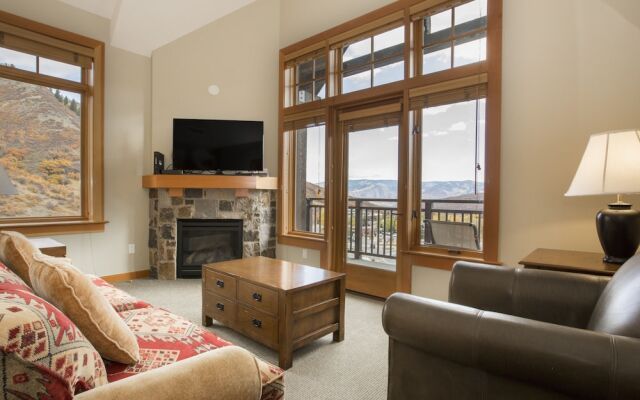 Capitol Peak- CoralTree Residence Collection