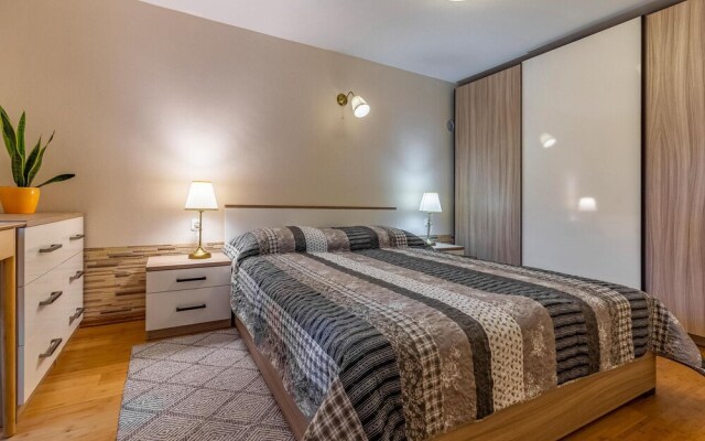 Beautiful Apartment in Liznjan With Wifi and 1 Bedrooms