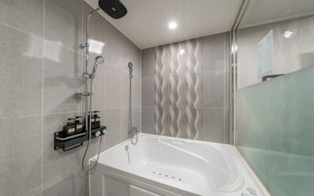 Incheon (Geomdan) Crystal Hotel