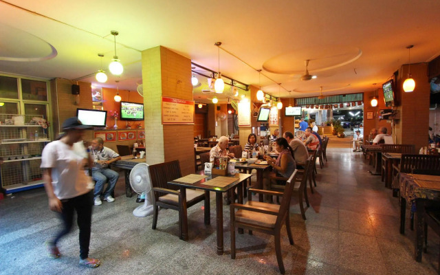 18 Coins Budget Hotel