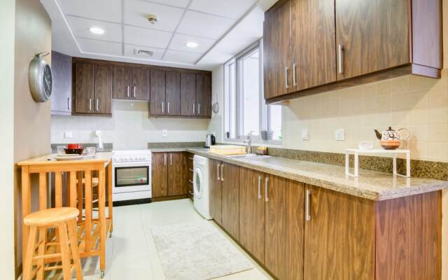 Executive Towers Amazing 1BR Onsite Pool Business bay