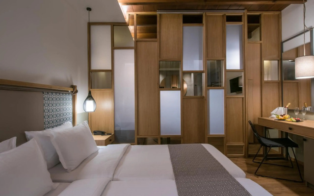 Petousis Hotel & Suites