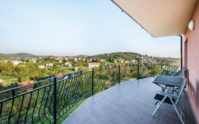 Amazing Home in Zagreb With 4 Bedrooms, Wifi and Jacuzzi