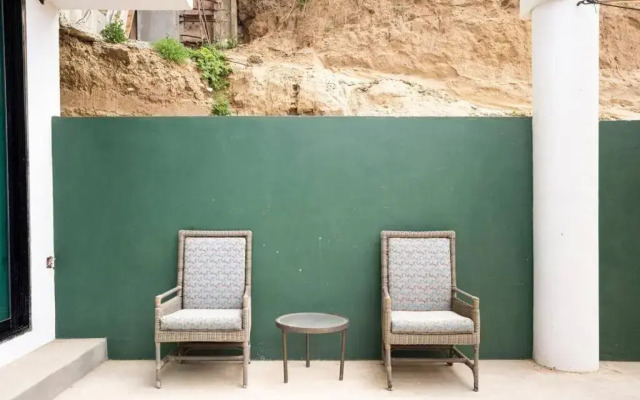 Triton's Playhouse Beachfront