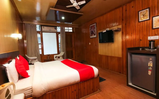 OYO 8367 Hotel The Woodz