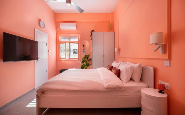 Glamorous Pink Pearl Studio/Beach/Parking/Netflix