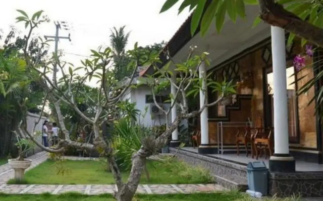 arya inn lembongan
