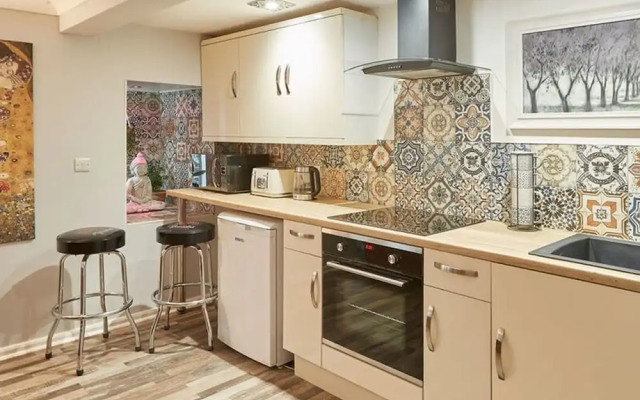 Host Stay In The Key Of Sea