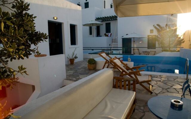 Oia's Sunset Apartments