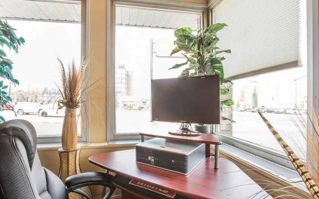 Econo Lodge Inn & Suites City Centre