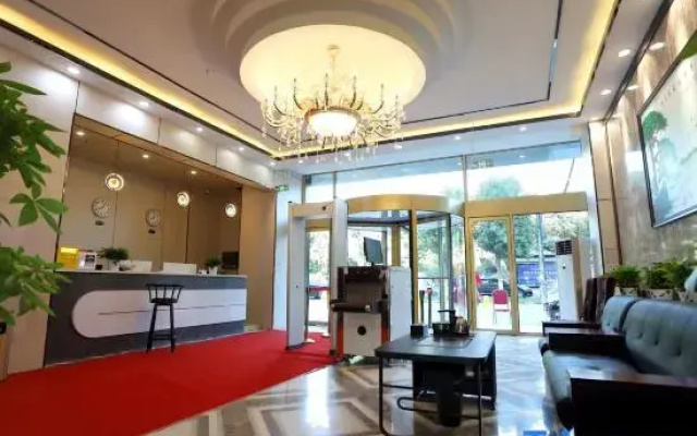 Yining Yimu Business Hotel
