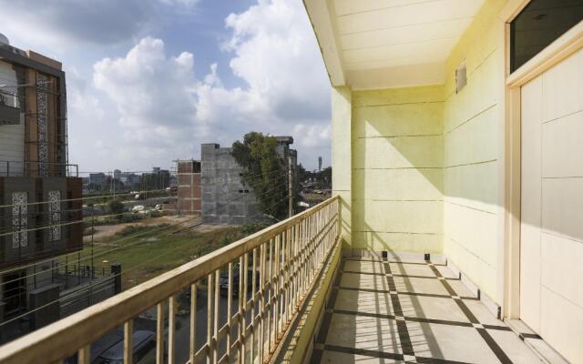 OYO flagship 75848 Unique Residency