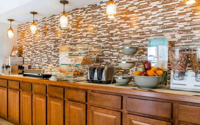 Quality Inn US65 & E. Battlefield Rd. Springfield