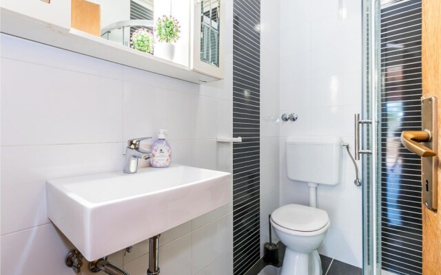 Amazing Apartment in Sibenik-brodarica With Wifi and 2 Bedrooms