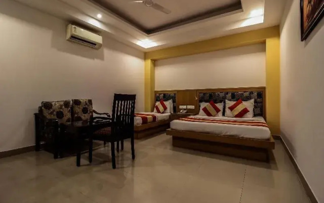 OYO Rooms Arakashan Road 3