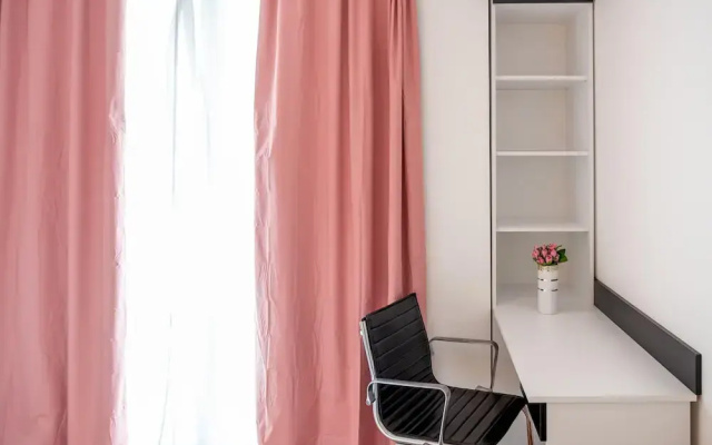 Sunny 1bdr Apartment Near Center