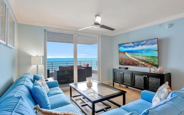 Beachfront Condo With 180-degree Views and Pool