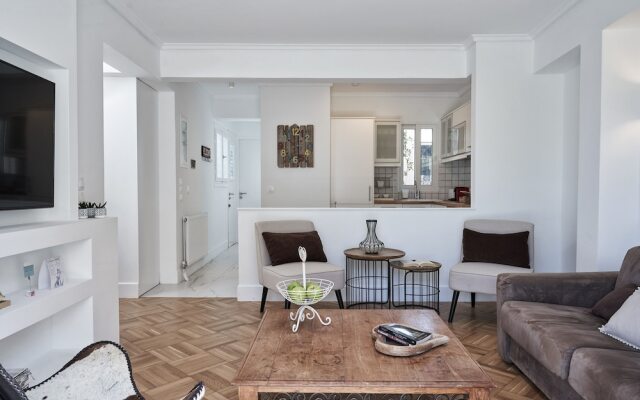 Marvelous N Bright Apartment Next To Megaro Mousikis