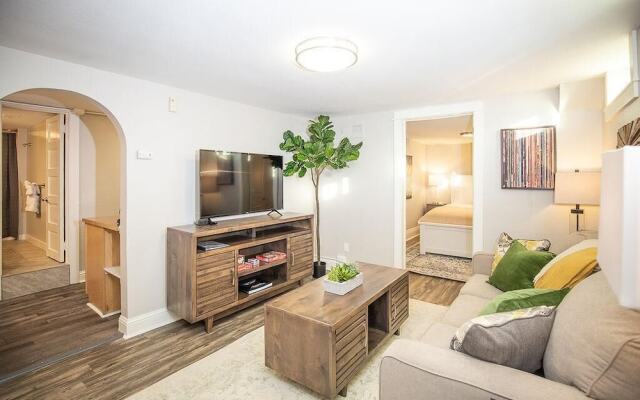 Cozy Retreat | Walk to UNC | FREE Cruiser Bikes