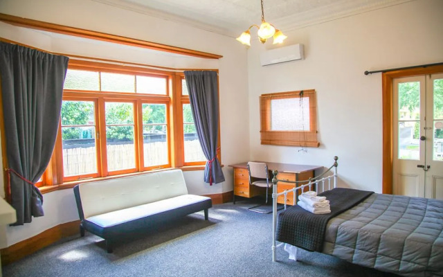 Villa on Wellington St