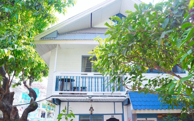 Stay With Me Guesthouse