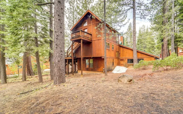 Deck w/ Hot Tub: Serene Cabin in Truckee