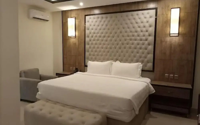 Rento Hotel and Suites