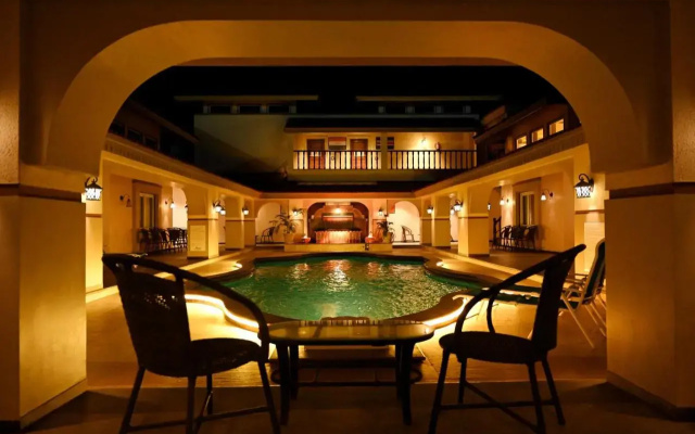Neonz Resort & Club