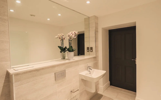 The Mary Maude Suite Stone Cross Mansion