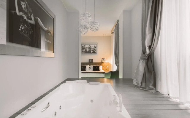 Montenapoleone Suites
