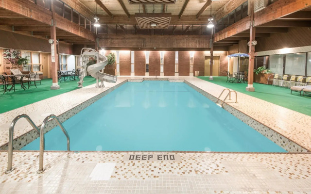 Howard Johnson Hotel Kitchener