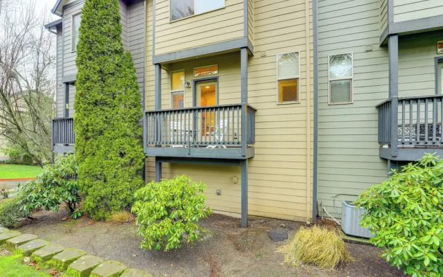 Walk to Mcmenamins Edgefield: Inviting Townhome!