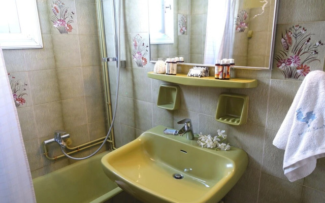 Le Coq Apartments