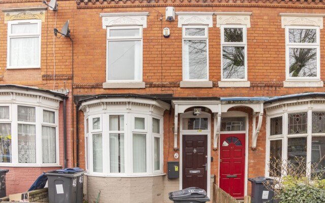 Charming 5-bed House in Birmingham