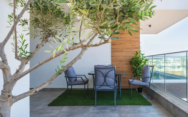 Doria 2-Bedroom Apartment & Balcony in Larnaca