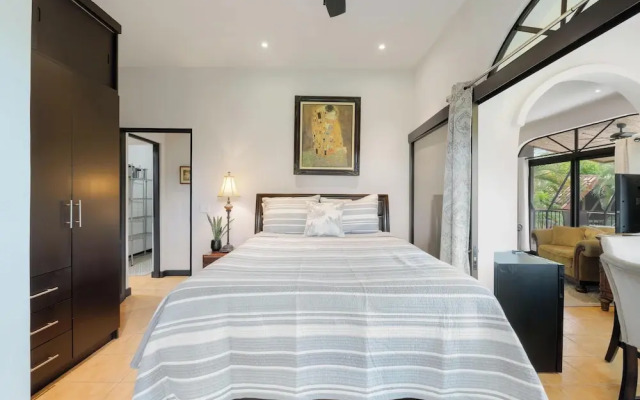 Suite 4 - Sloth Pool&Beach 3 BR Condo