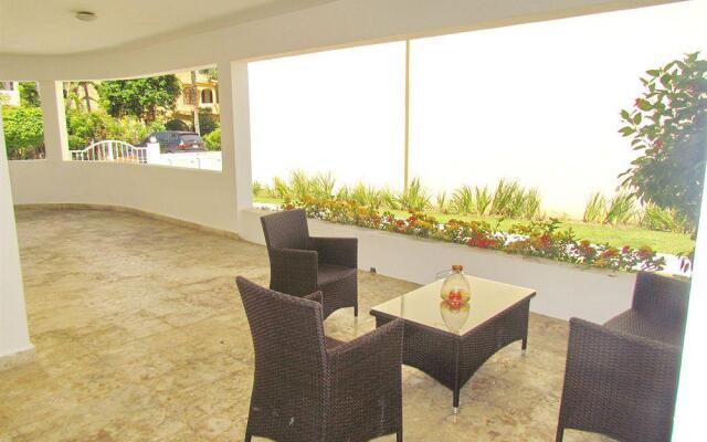 Los Corales Villas & Aparts Ocean View