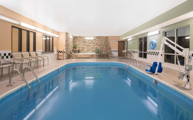 Quality Inn & Suites Mankato East