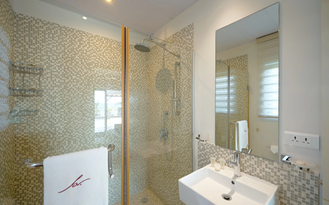 Bon Azur Beachfront Suites & Penthouses with LOV